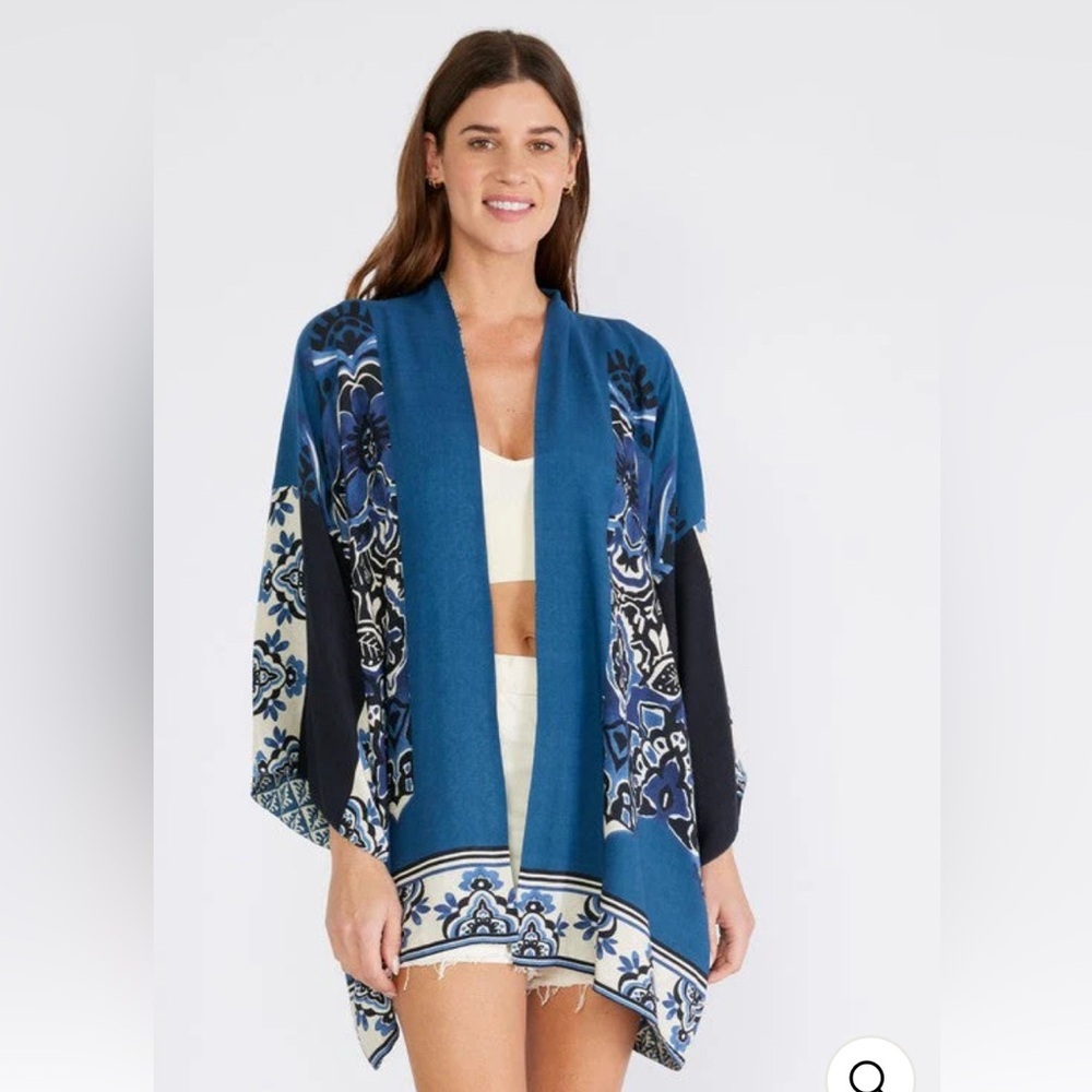 Lovestitch Blue and Black Patterned Reversible Kimono/ One size